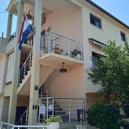 Pansion Rozi Bed & Breakfast *